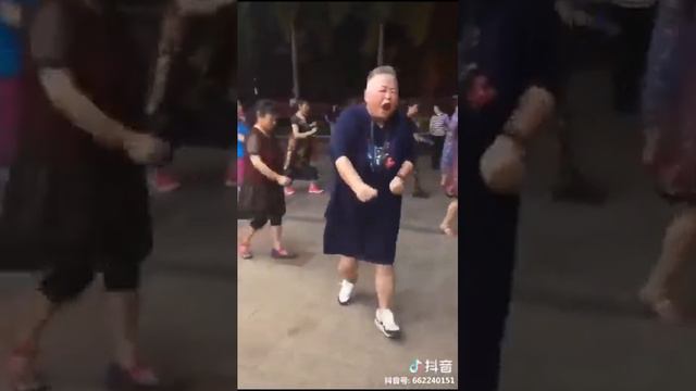 Бабушка китаянка танцует #shorts #бабушка #танец #dance #music смотреть онлайн