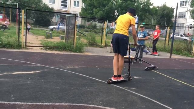 Построили мини скейт парк в своём дворе)) смотреть онлайн