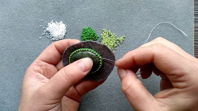 Оплетение кабошона бисером. Делаем зубчики. Мастер-класс.