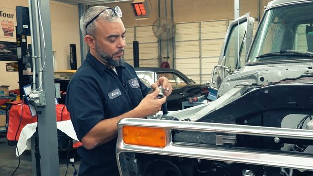 1973-79 Ford F-Series & 1978-79 Ford Bronco Evaporator Kit Installation смотреть онлайн