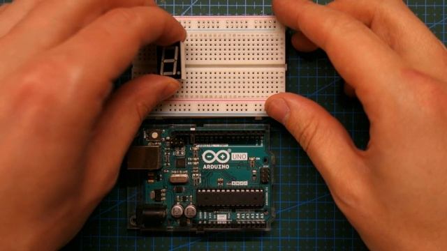 Подключение сдвигового регистра 74HC595 к светодиодному индикатору на примере ATtiny13 и Ардуино смотреть онлайн