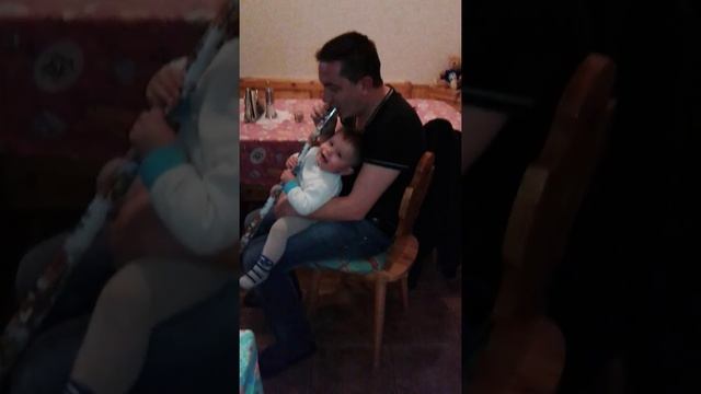 Способ развеселить малыша))) смотреть онлайн