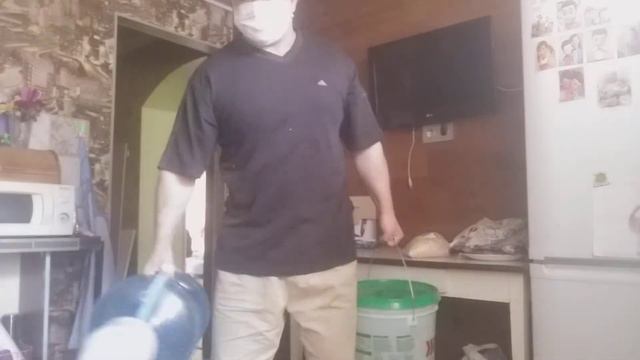 10 апреля 2020 Добиваем молотками. В каждой таре по 18-20 кг воды. смотреть онлайн