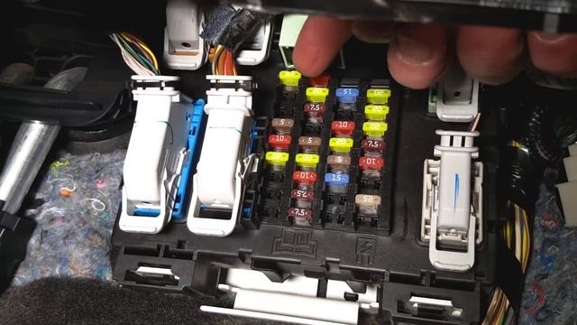 ALARM SYSTEM FUSE LOCATION AND REPLACEMENT FORD FOCUS MK3 2012-2018 смотреть онлайн