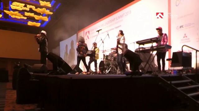 Second Born - Michael Jackson Medley смотреть онлайн