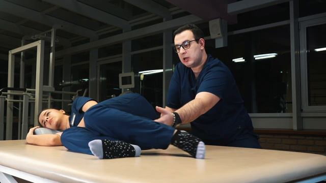 КОЛЕНО|Топ 7 упражнений для подготовке к ходьбе после инсульта|в домашних условиях смотреть онлайн