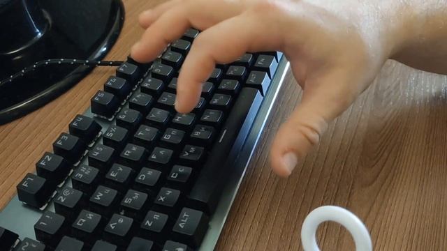 Кнопка на механической клавиатуре не работает и нажимается несколько раз смотреть онлайн