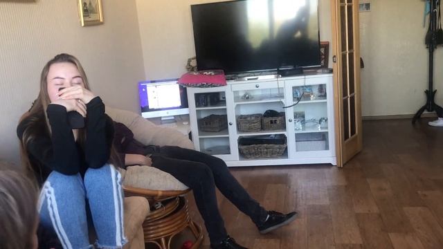 Танцы в клубе и около. В поисках ключей. Остаться в живых. смотреть онлайн