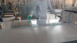 Процесс сборки стеклопакета по технологии " теплый край"