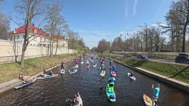 Сапсерфинг (Сапбординг) в России, Санкт-Петербург. Видео для начинающих. Открытие сезона 29.04.2024 смотреть онлайн