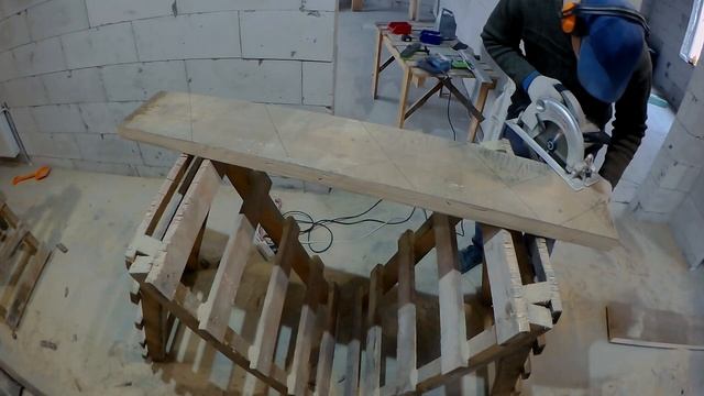 Деревянная лестница на второй этаж своими руками