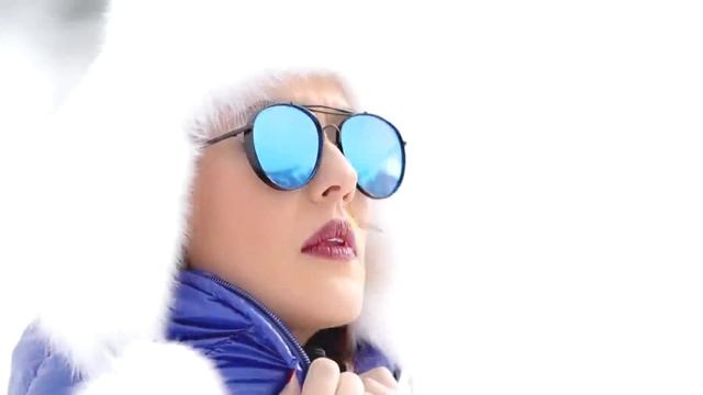 Demet Akalın - Yeminim Var смотреть онлайн
