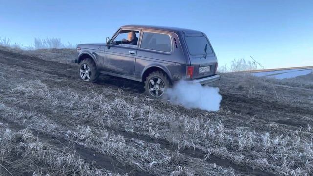 Нива на тракторах фбел-253м в гору без блокировок смотреть онлайн
