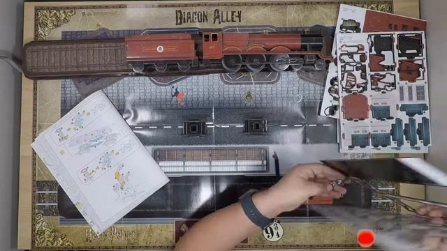 Hogwarts Express & Diagon Alley 3D Puzzle - Part 1 смотреть онлайн