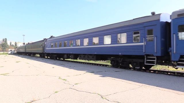 Тепловоз 3ТЭ10М-1104Б на ст. Кишинёв / 3TE10M-1104B at Chisinau station смотреть онлайн