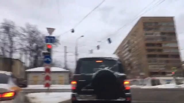 Перекрёстки регулируемые и нерегулируемые. На что обращать внимание при проезде перекрестков. смотреть онлайн