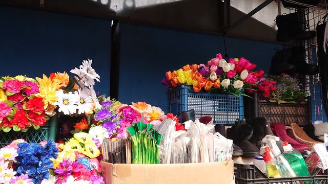 Днепр! 🏙️ Продавцы зазывают на центральном рынке!!! Весна🌹🌹🌹. 01.03.2023. смотреть онлайн