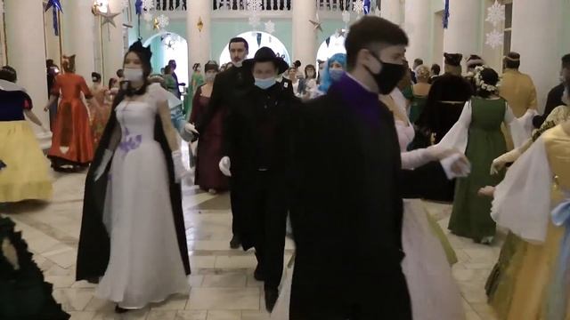 Начало бала, торжественный выход пар смотреть онлайн