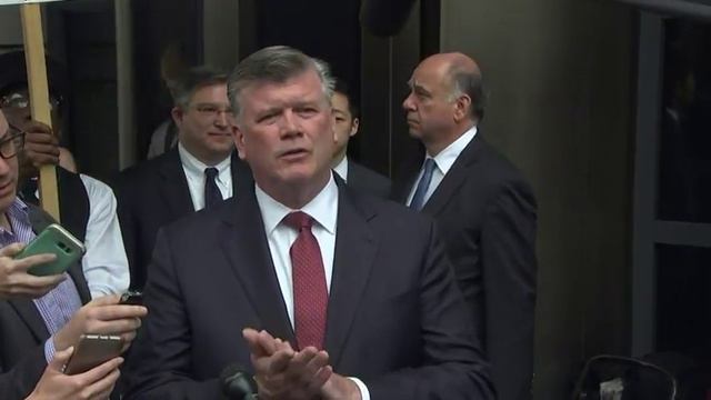 Lawyer says Manafort cut deal to protect family смотреть онлайн