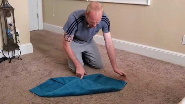 Quick Efficient Space Saving Towel Folding смотреть онлайн