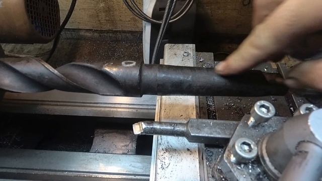 Перетачиваем хвостовик сверла. смотреть онлайн