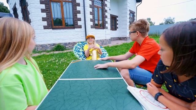 КТО НА САМОМ ДЕЛЕ ФИФА? смотреть онлайн