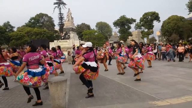 В колхозе будут танцы! смотреть онлайн