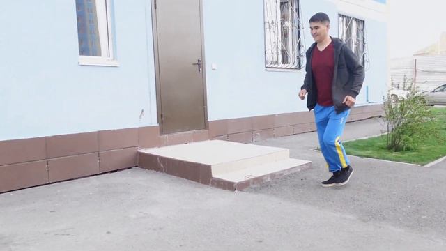АЙЛИН и папа делают зарядку - новая серия про спорт смотреть онлайн