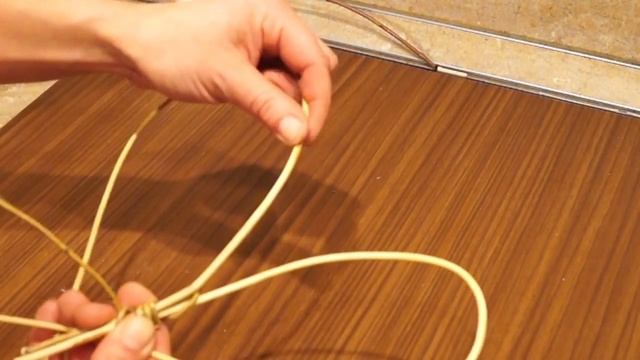 Русская ива. Урок 9. Плетение "валентинки" смотреть онлайн