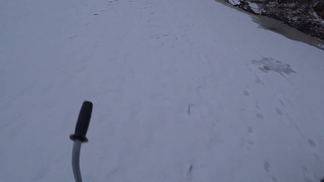 ТОННЫ РЫБЫ ВМЕСТО ДНА. Как найти много рыбы и лучшее место для рыбалки. Зимняя рыбалка и супер клёв смотреть онлайн