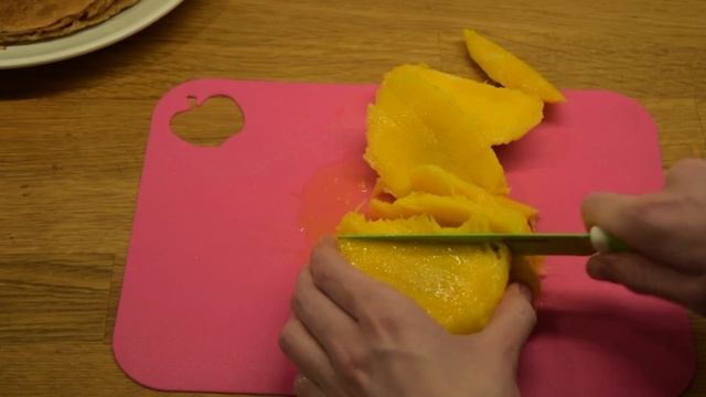 ДИЕТИЧЕСКИЕ БЛИНЫ С ПОТРЯСАЮЩЕЙ НАЧИНКОЙ. Очень вкусный и полезный ПП-десерт без сахара. смотреть онлайн