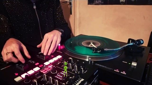 DJ Slash Funky Glitch Hop 2023 смотреть онлайн