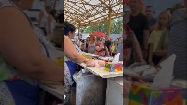 Дмитрий Комаров в гостях у Лиды с Привоза смотреть онлайн