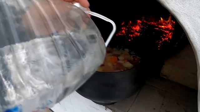 Картошка с мясом в чугунке, из печи! смотреть онлайн