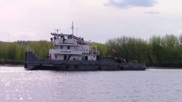Буксир-толкач "Речной-50" следует вниз по Москва-реке! смотреть онлайн