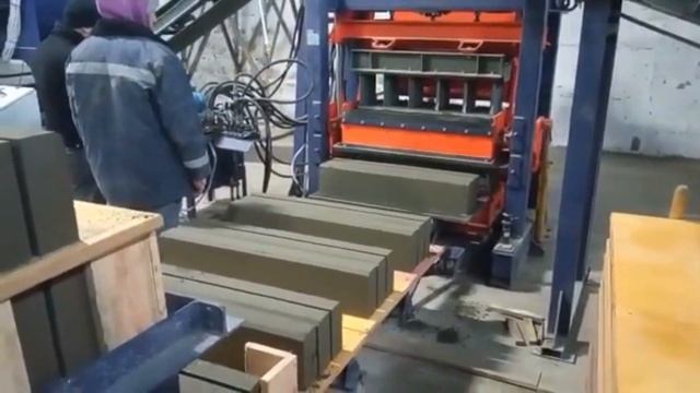 Изготовление поребриков бордюров на вибропрессе ''Урал М5'' от завода Монолит 74 смотреть онлайн