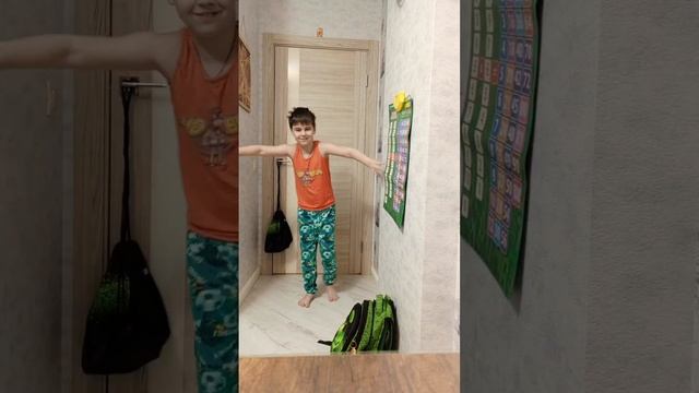 Как научиться лазить по стенам как Человек-паук смотреть онлайн
