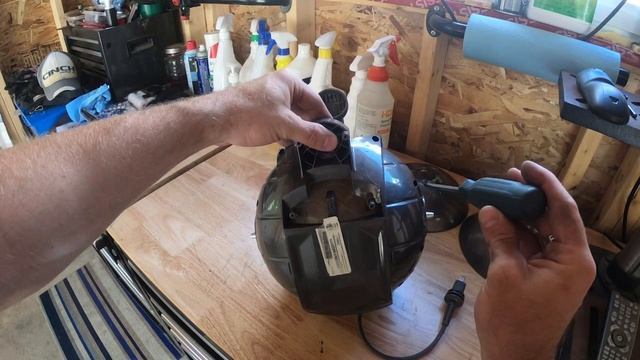 Cleaning and dismantling a Dyson DC39 Vacuum down to the motor and doing a deep clean. смотреть онлайн
