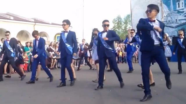 Вальс и современный танец от выпускников школы №3 г.Кяхта смотреть онлайн