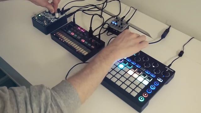 Novation Circuit + Volca FM + Avalanche Run смотреть онлайн