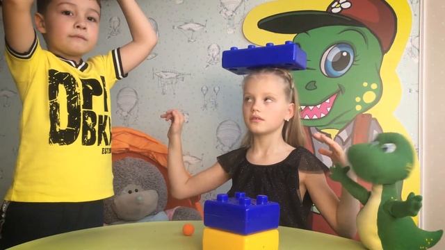 НЕ ДВИГАЙСЯ ЧЕЛЛЕНДЖ. Гигантский ЛЕГО на голове. ШКОЛА ДИНОЗАВРИКА ИГОРЁШИ смотреть онлайн