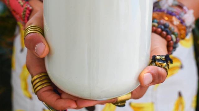 How to Make THE BEST Sweet Almond Milk | Raw Vegan Recipe смотреть онлайн