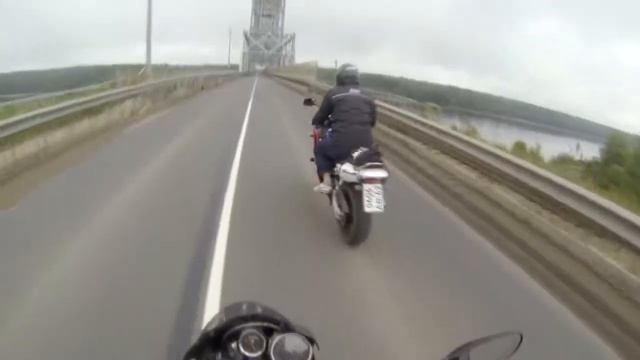 CBR 600 F4 and Suzuki GSF 750 Прохват до Петрозавщзодска смотреть онлайн