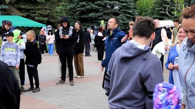 Самый выразительный танец на праздновании Дня города)) смотреть онлайн