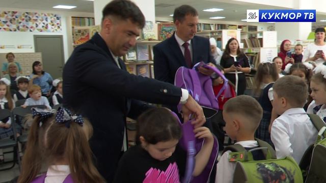 В Кукморе прошла акция "Помоги собраться в школу" смотреть онлайн