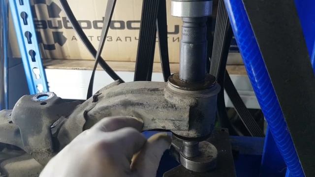 Ланд Крузер 200. Закисла развальная эксцентриковая втулка. Не спасают 15 тонн? смотреть онлайн