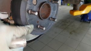 Шпильки крепления колес и их смазка. Заметки.