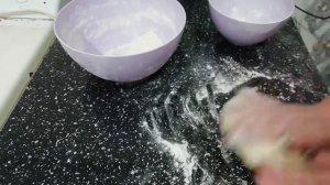 Супер тесто на вареники на минеральной воде. Эластичное и очень податливое.