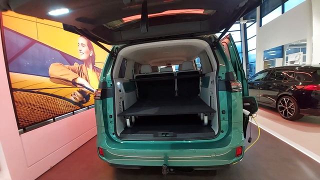 Новая Volkswagen ID.BUZZ 100% электрический минивэн 2023 смотреть онлайн