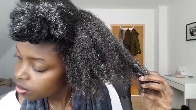 Review- Garnier Fructis- Pflegendes Banana Hair Food  3IN1 Für Trockenes Haar Feuchtigkeitskur